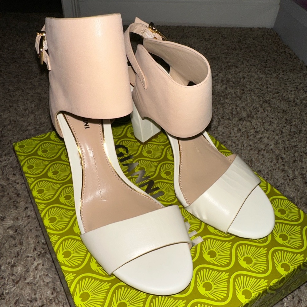 Heels - Picture 3 of 4